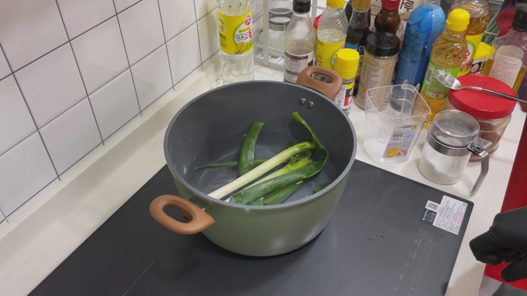 삼겹살 수육 레시피-육수 준비하기